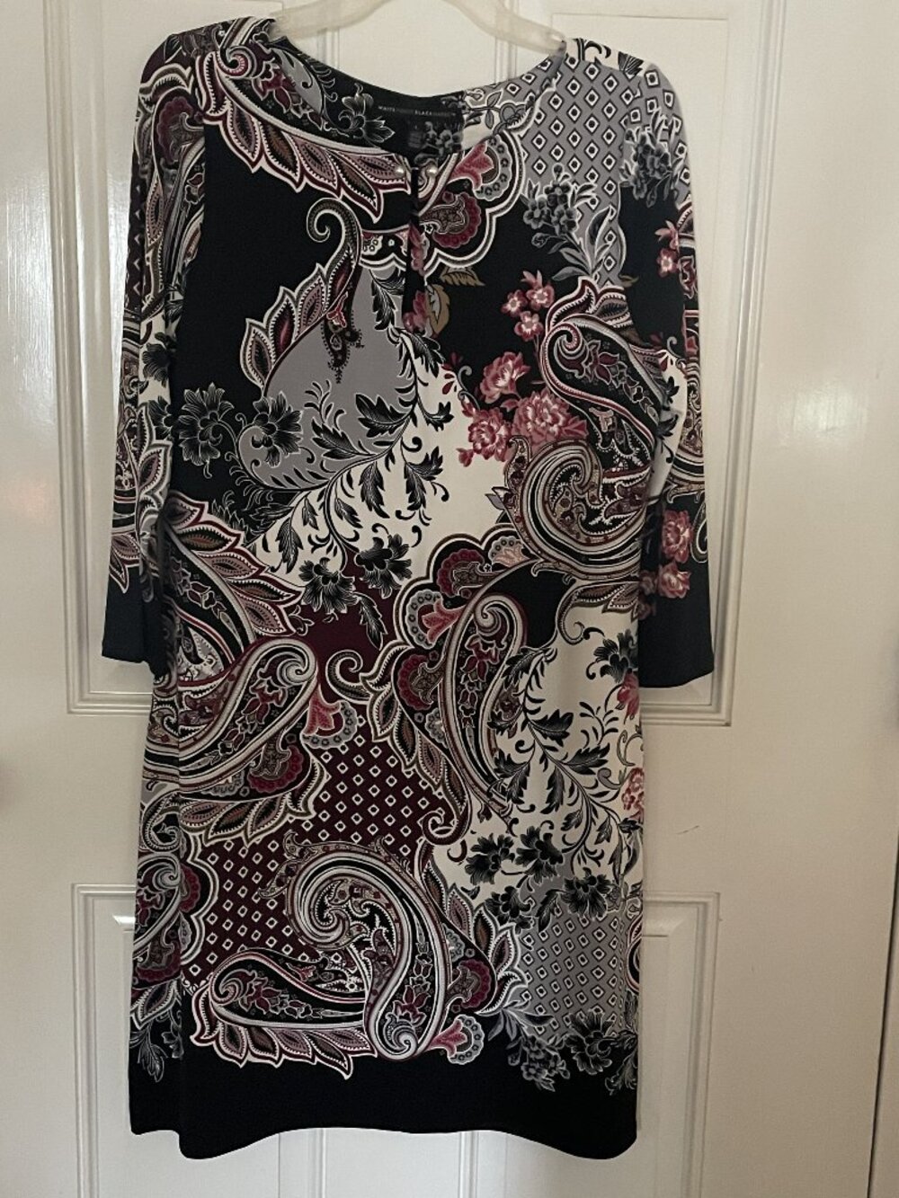 This White House Black Market Paisley Split Neck 3/4 Sleeve Dress